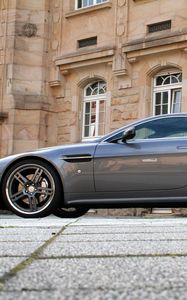 Preview wallpaper aston martin, v8, vantage, 2009, gray, side view, style, building