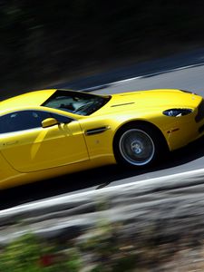 Preview wallpaper aston martin, v8, vantage, 2008, yellow, side view, cars, speed