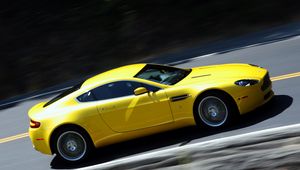 Preview wallpaper aston martin, v8, vantage, 2008, yellow, side view, cars, speed