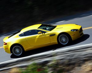 Preview wallpaper aston martin, v8, vantage, 2008, yellow, side view, cars, speed