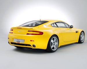 Preview wallpaper aston martin, v8, vantage, 2007, yellow, rear view, style