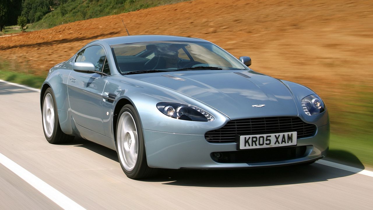 Wallpaper aston martin, v8, vantage, 2005, gray, front view, nature, cars