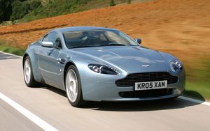 Preview wallpaper aston martin, v8, vantage, 2005, gray, front view, nature, cars