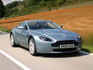 Preview wallpaper aston martin, v8, vantage, 2005, gray, front view, nature, cars