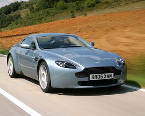 Preview wallpaper aston martin, v8, vantage, 2005, gray, front view, nature, cars