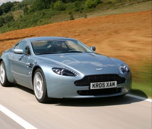 Preview wallpaper aston martin, v8, vantage, 2005, gray, front view, nature, cars