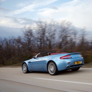 Preview wallpaper aston martin, v8, vantage, 2006, blue, side view, style, speed, asphalt