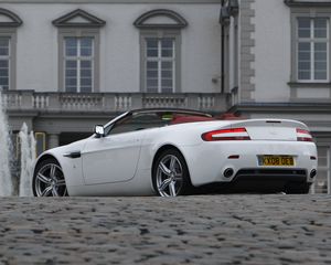 Preview wallpaper aston martin, v8, vantage, 2008, white, side view, style, building