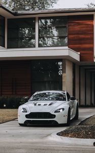 Preview wallpaper aston martin v8 vantage, aston martin v8, aston martin, car, front view