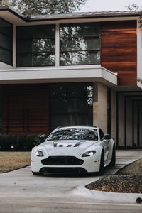 Preview wallpaper aston martin v8 vantage, aston martin v8, aston martin, car, front view