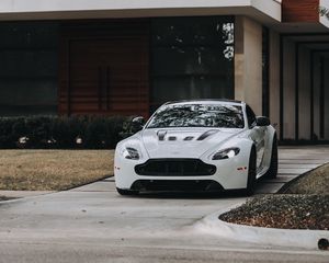 Preview wallpaper aston martin v8 vantage, aston martin v8, aston martin, car, front view