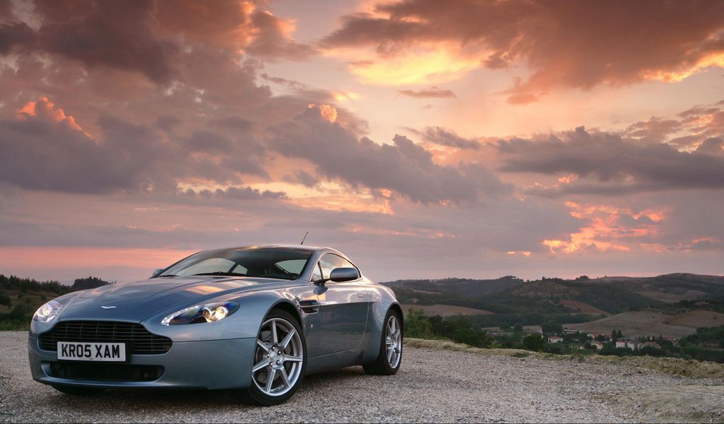1024x600 Wallpaper aston martin, vantage, side view, sunset