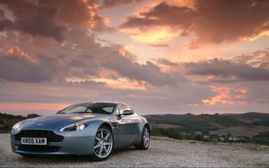 Preview wallpaper aston martin, vantage, side view, sunset