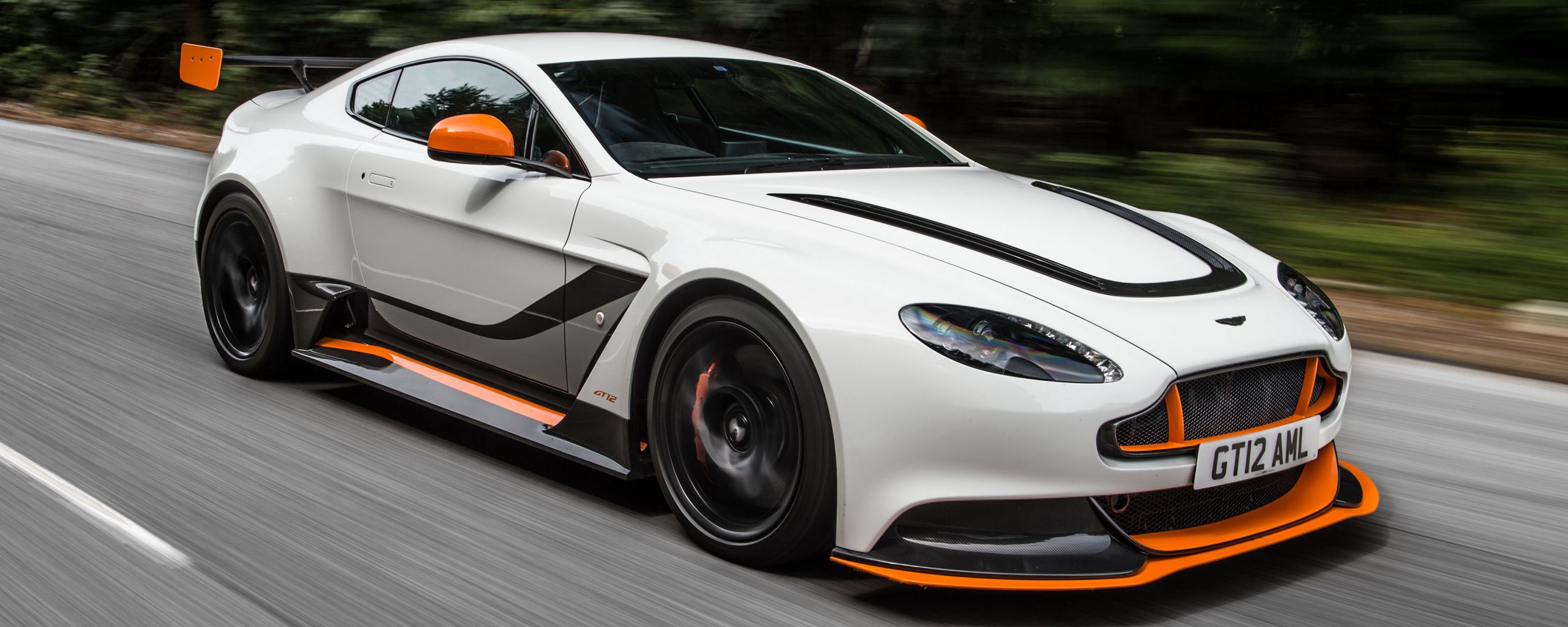 2560x1024 Wallpaper aston martin, vantage, side view, motion
