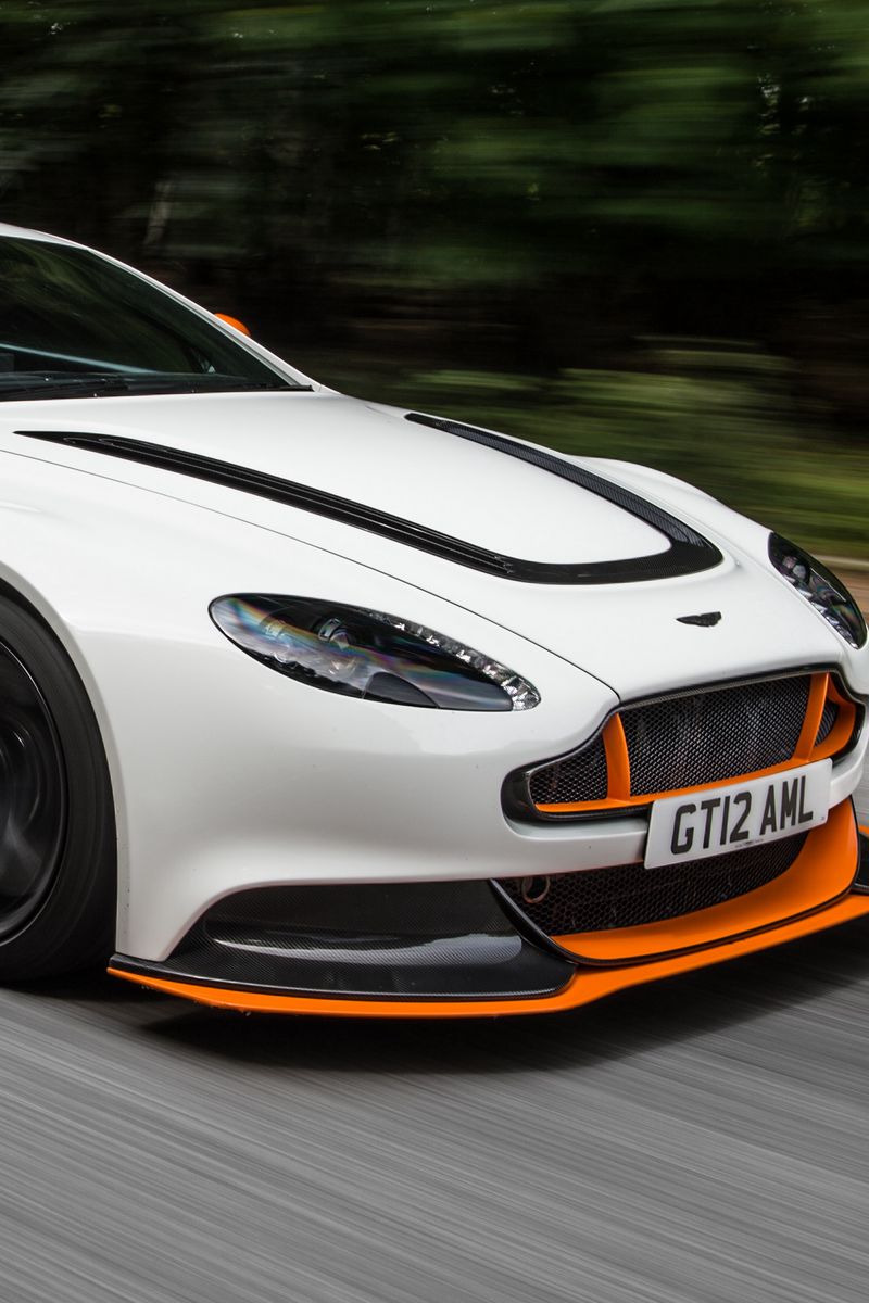 800x1200 Wallpaper aston martin, vantage, side view, motion