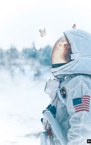 Preview wallpaper astronaut, butterflies, spacesuit, space, light