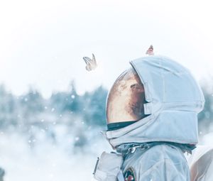 Preview wallpaper astronaut, butterflies, spacesuit, space, light