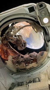 Preview wallpaper astronaut, reflection, helmet, spacesuit, space