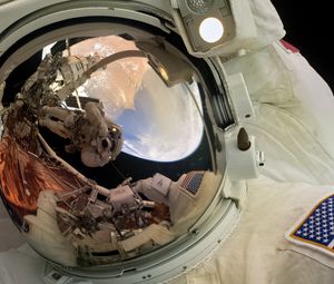 Preview wallpaper astronaut, reflection, helmet, spacesuit, space