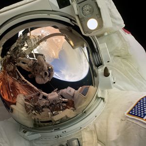 Preview wallpaper astronaut, reflection, helmet, spacesuit, space