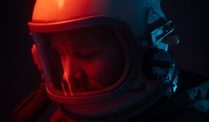 Preview wallpaper astronaut, spacesuit, dark