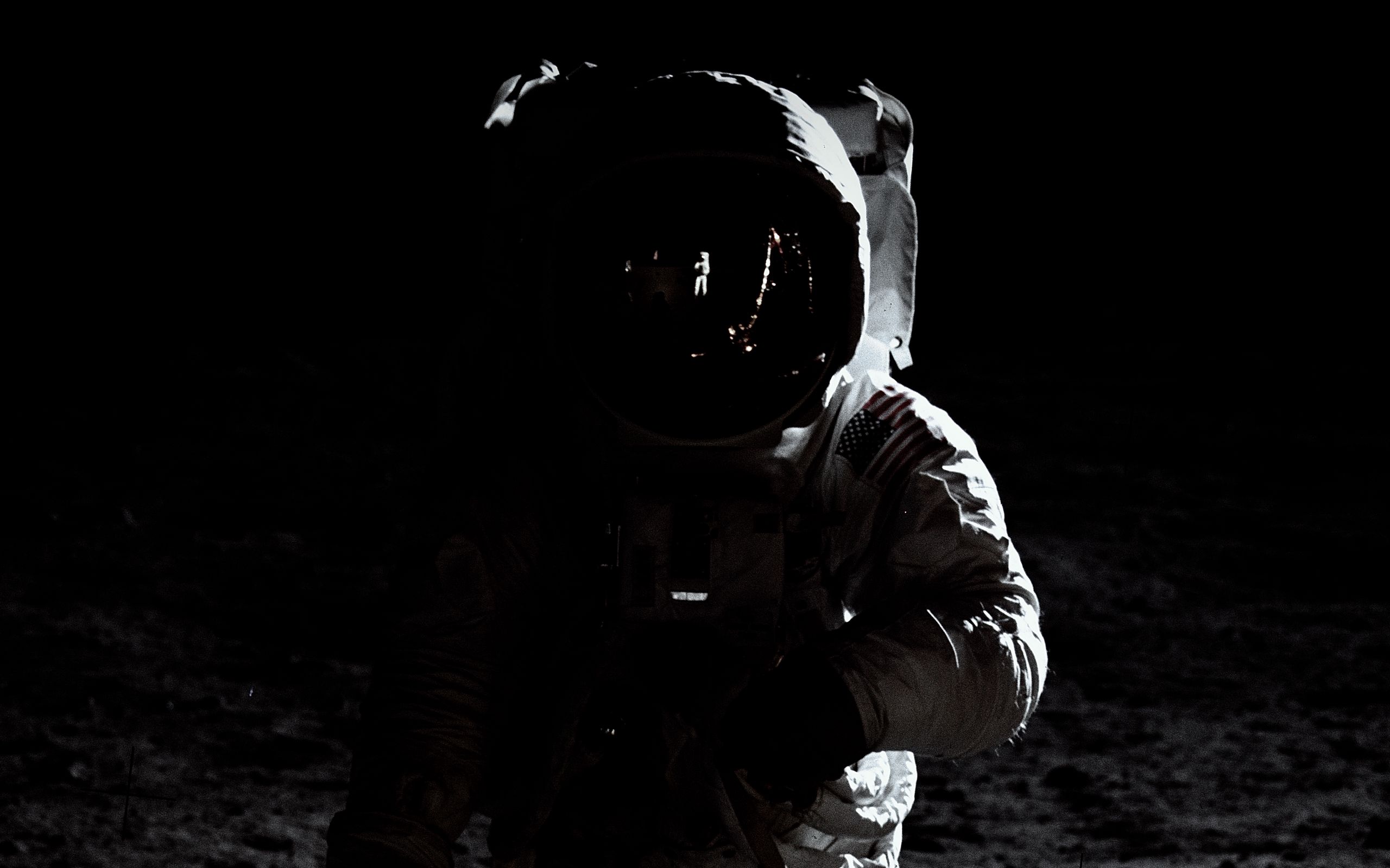 Download Wallpaper 2560x1600 Astronaut Spacesuit Dark Space Widescreen 1610 Hd Background 5031