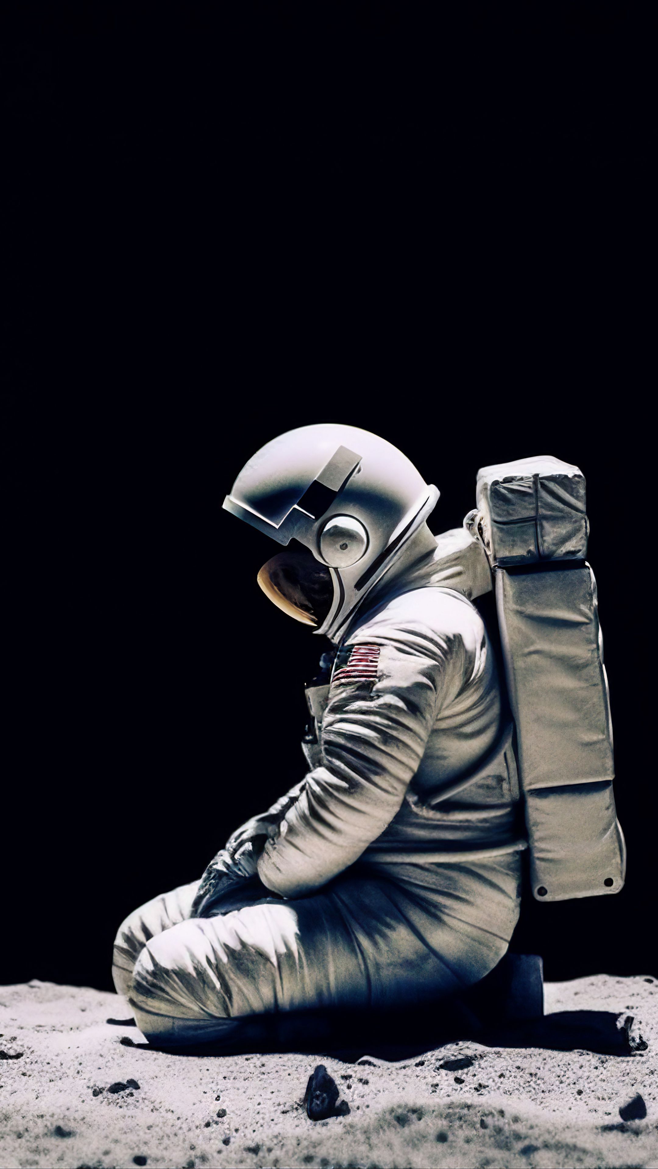 Download Wallpaper 2160x3840 Astronaut Spacesuit Pose Sand Samsung Galaxy S4 S5 Note Sony 3400