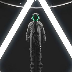 Preview wallpaper astronaut, spacesuit, triangle