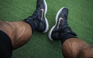 Preview wallpaper athlete, feet, muscles, sneakers, nike