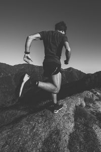 Preview wallpaper athlete, running, mountains, bw