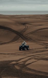 Preview wallpaper atv, desert, sand, footprints