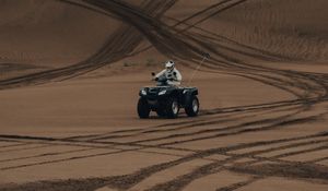 Preview wallpaper atv, desert, sand, footprints