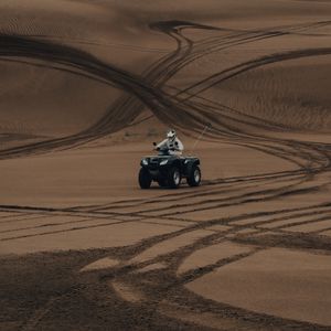 Preview wallpaper atv, desert, sand, footprints