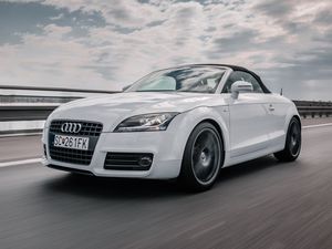 Preview wallpaper audi, car, front view, movement, white