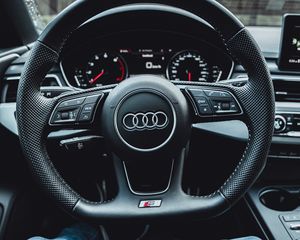 Preview wallpaper audi, car, steering wheel, salon, driver