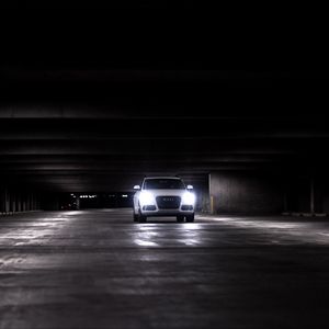 Preview wallpaper audi q5, audi, car, white, light