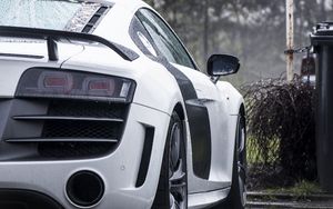 Preview wallpaper audi, r8, gt, silver, rain, rear bumper