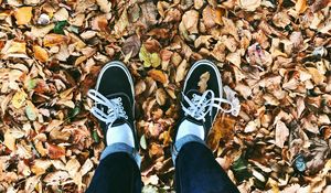 Preview wallpaper autumn, feet, foliage, fallen