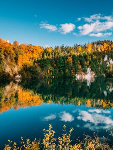 Preview wallpaper autumn, lake, trees, water, reflection