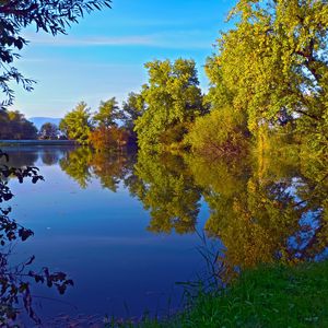 Preview wallpaper autumn, lake, trees, landscape