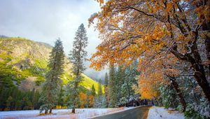 Preview wallpaper autumn, winter, snow, mountains, road