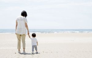 Preview wallpaper baby, mother, walking, beach