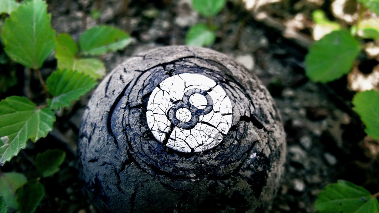 Wallpaper ball, figure, eight, black, white, grass, old