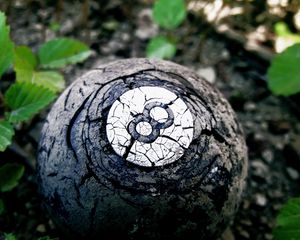 Preview wallpaper ball, figure, eight, black, white, grass, old