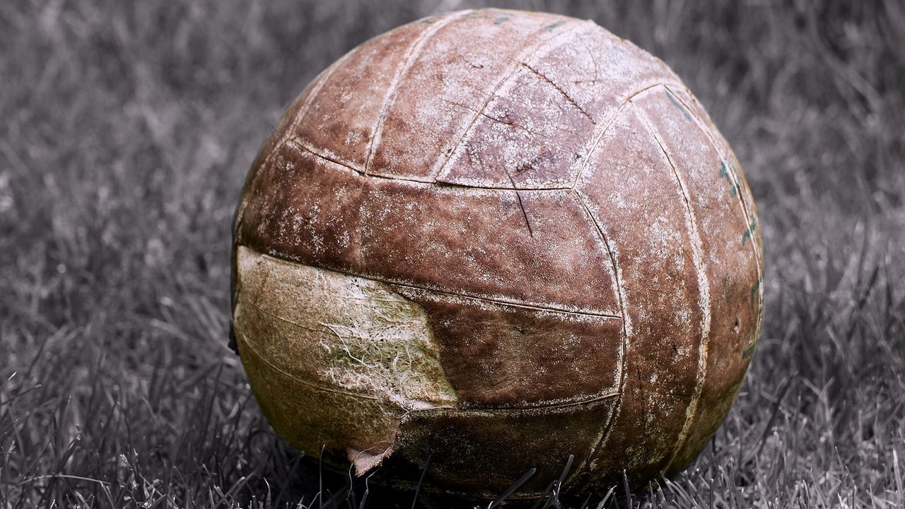 Wallpaper ball, football, old, ragged