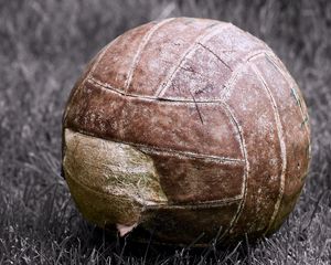 Preview wallpaper ball, football, old, ragged