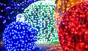 Preview wallpaper ball, garland, light, new year, christmas
