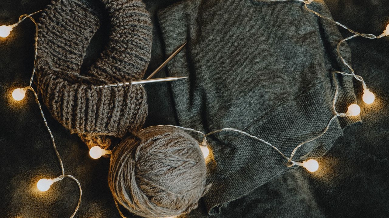 Wallpaper ball, knitting needles, garland, knitting, needlework
