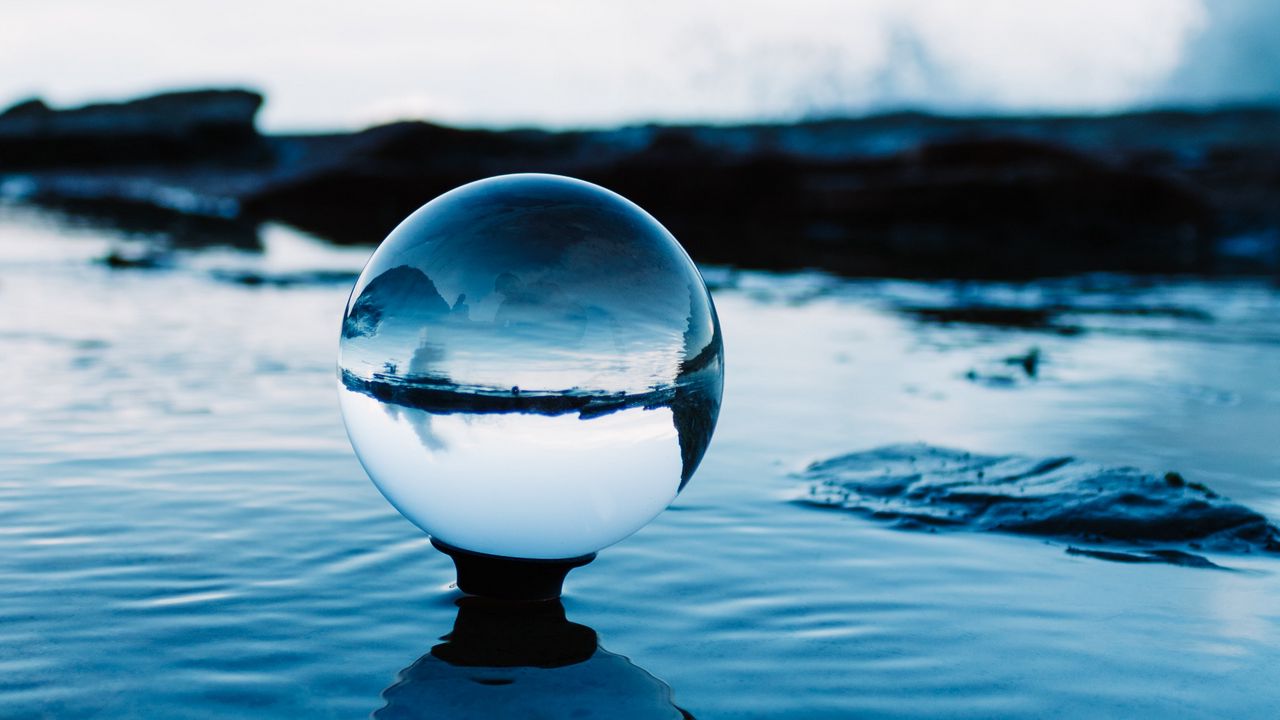 Wallpaper ball, reflection, water, ripples
