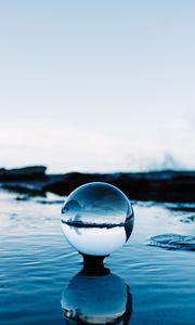 Preview wallpaper ball, reflection, water, ripples